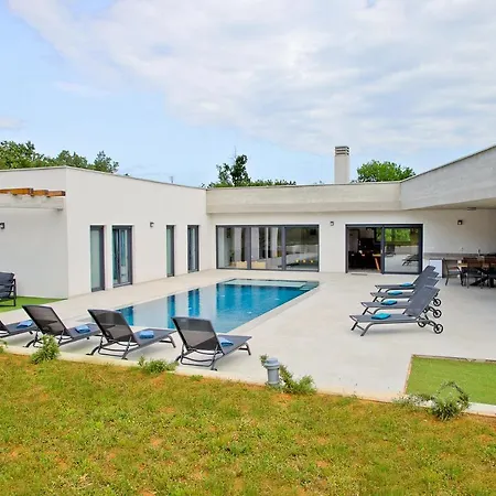 Bateli Villa *
