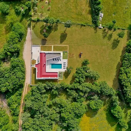 Bateli Villa *
